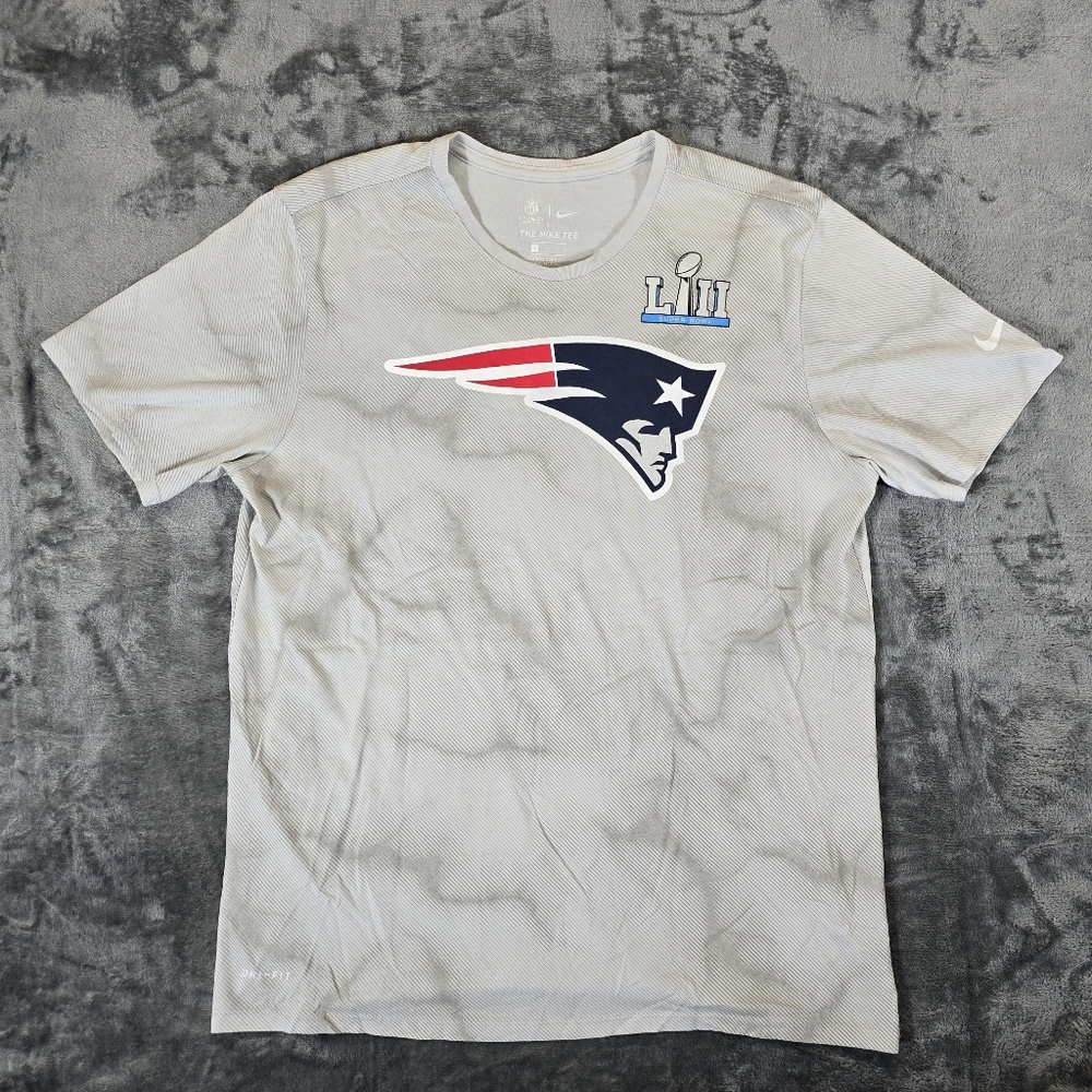The Nike Tee New England Patriots Super Bowl T Shirt Size Large